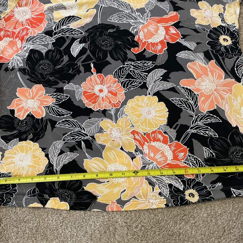 Red Ruby XL 3/4 sleeve floral top - Picture 6 of 9